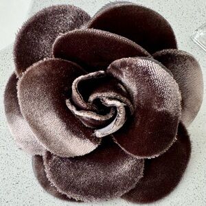 Vintage CHANEL Velvet  and silk Brown Brooch